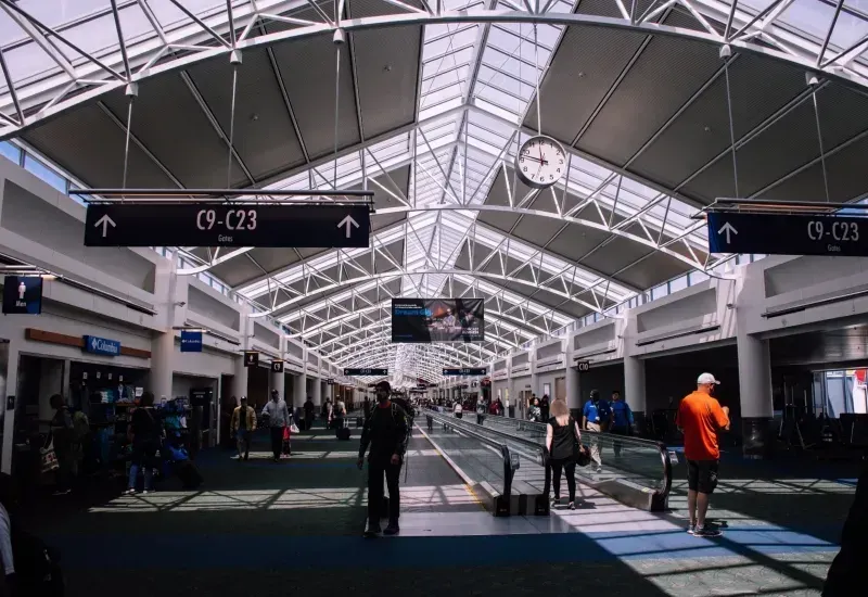 Los precios para alquilar un vehículo o un hotel también disminuirán el próximo año. Foto: Pexels