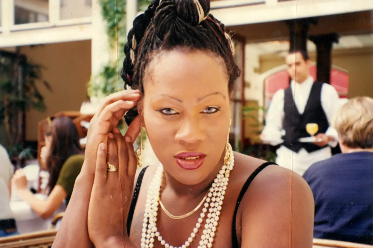 Rita Hester posa para una fotografía en esta imagen sin fecha. Su asesinato sin resolver inspiró el Día de la Memoria Transgé