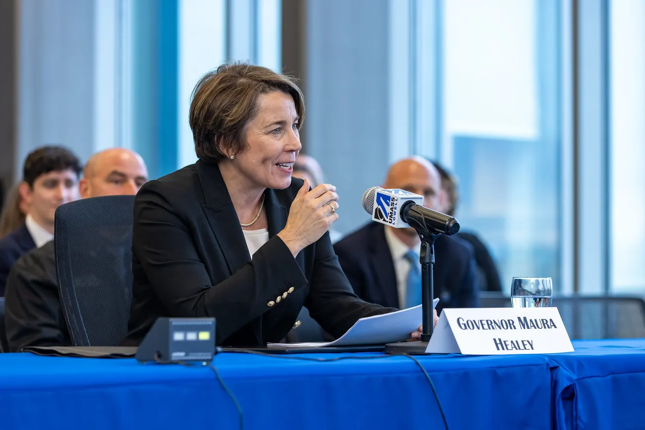 Por primera vez, estudiantes indocumentados de MA podrán solicitar ayuda financiera estatal académica