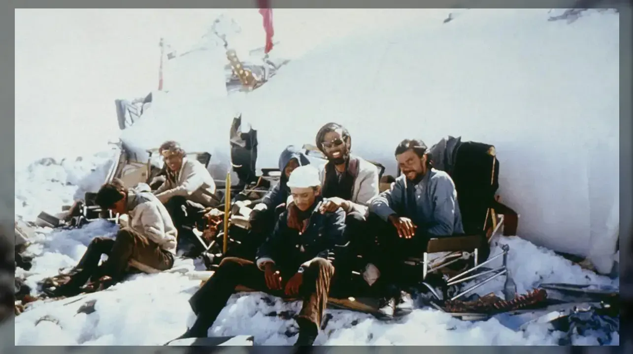 Conocido como “el milagro de Los Andes”, el accidente del vuelo 571 de la Fuerza Aérea Uruguaya se originó en un chárter que