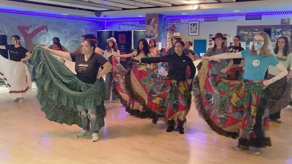 Bomba de Aquí liderando una residencia en White Street School en Springfield en el 2023. Foto: Cortesía del Mass Cultural Cou