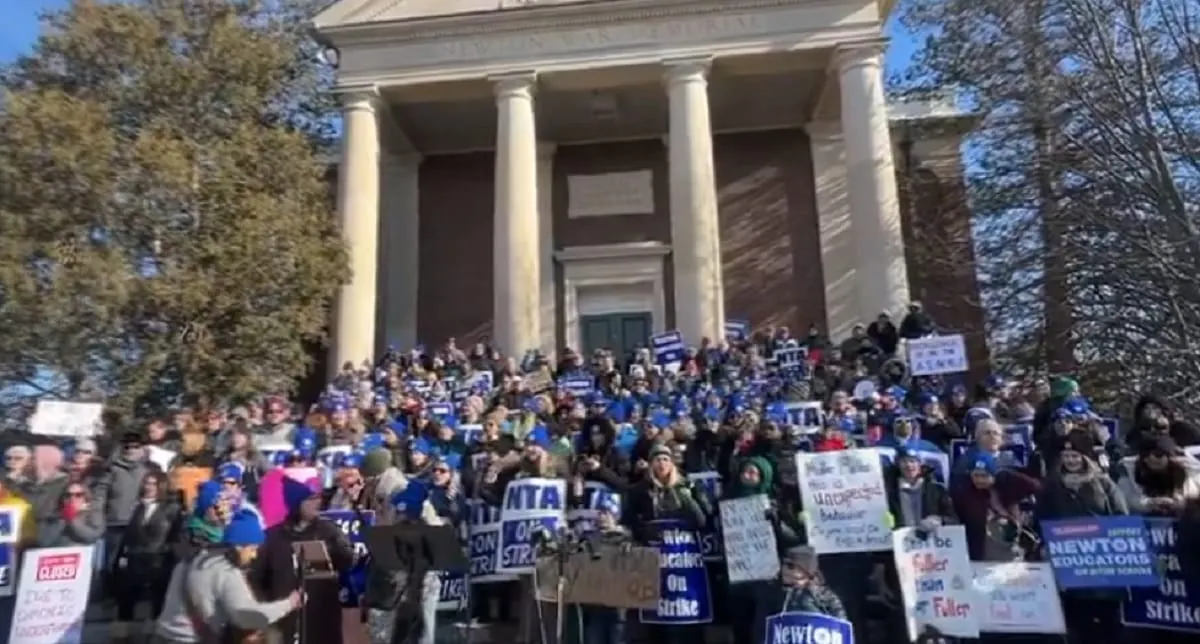Maestros de Newton votaron para ratificar su contrato