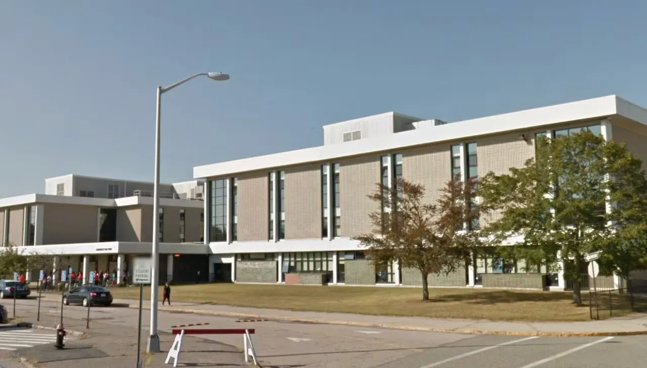 Miembros del Comité Escolar de Brockton solicitan la intervención de la Guardia Nacional para detener las peleas