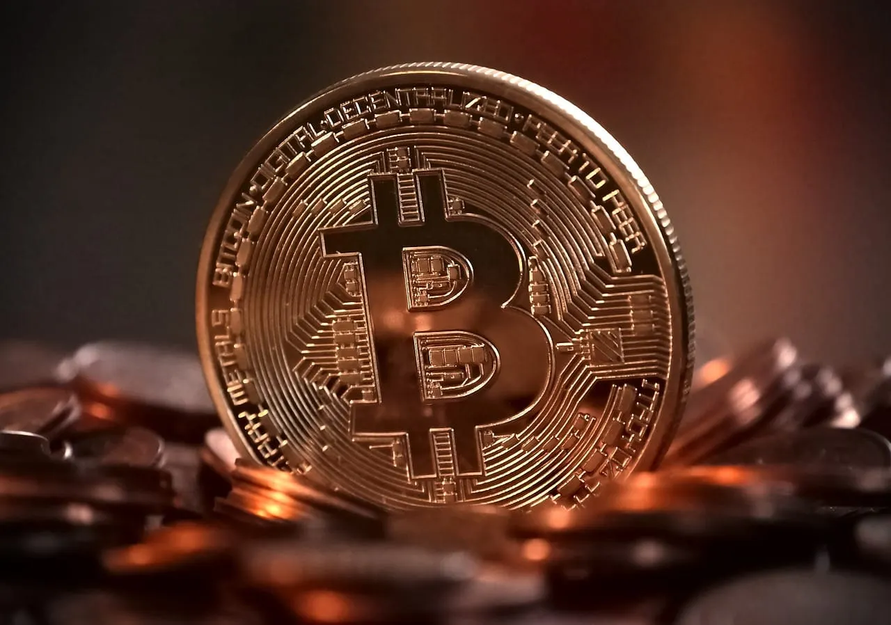Bitcoin supera los $57.000 tras dispararse por segundo día consecutivo