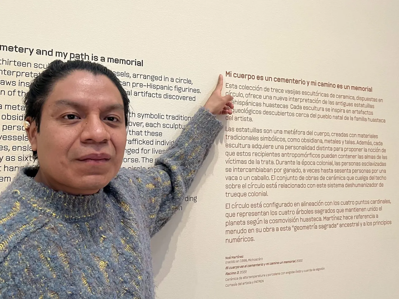 Artista mexicano e indígena trae a Massachusetts una exhibición sobre la represión en su descendencia