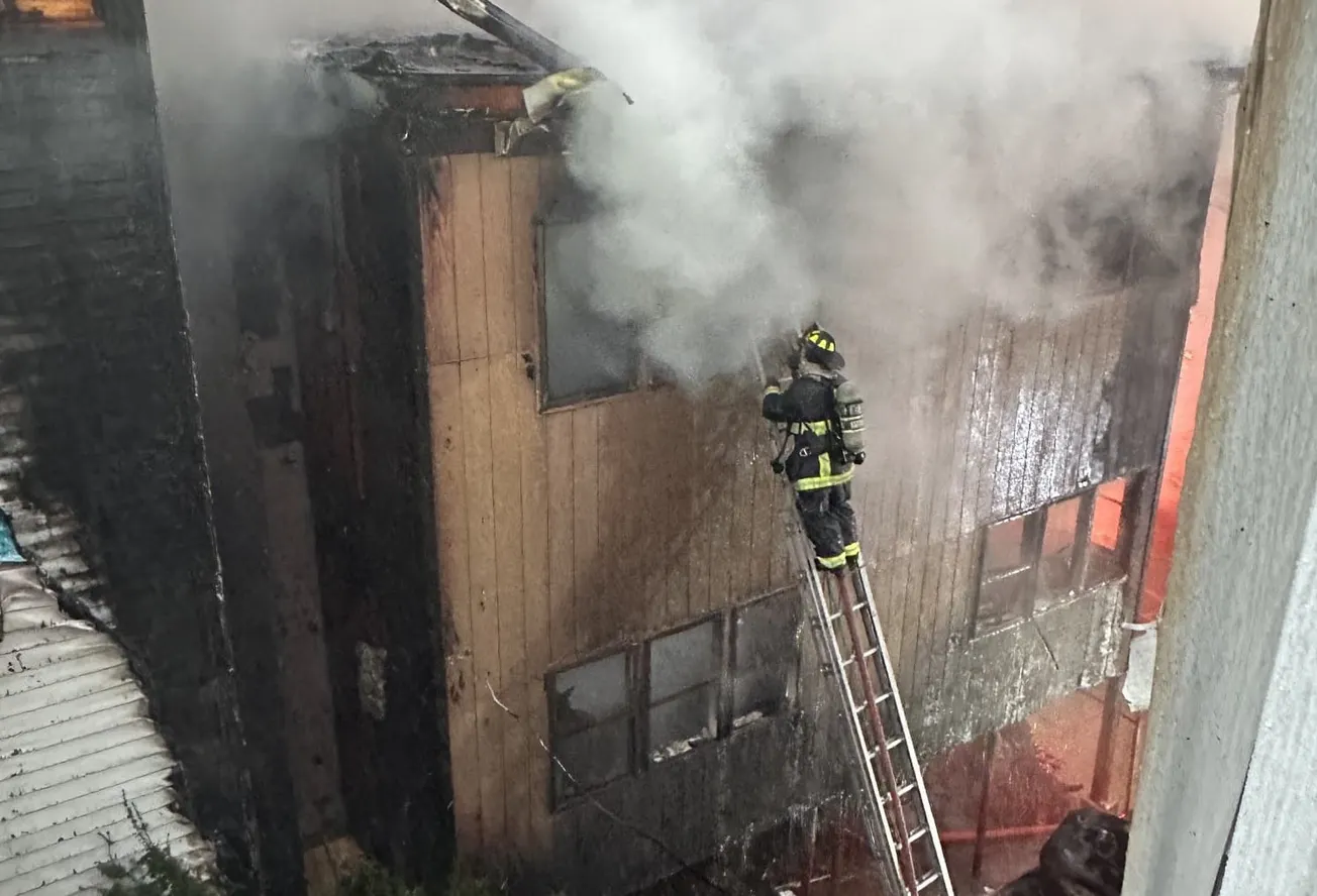 Incendio afecta a varios edificios en East Boston