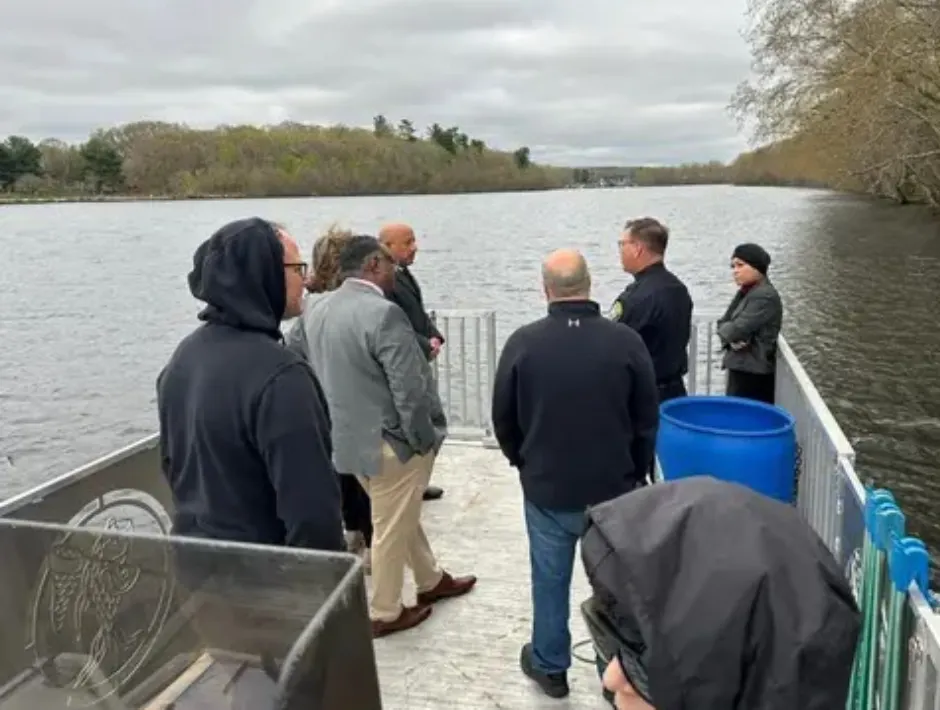 Alcalde Brian A. DePeña lanza nueva iniciativa para abordar la crisis de las personas sin hogar