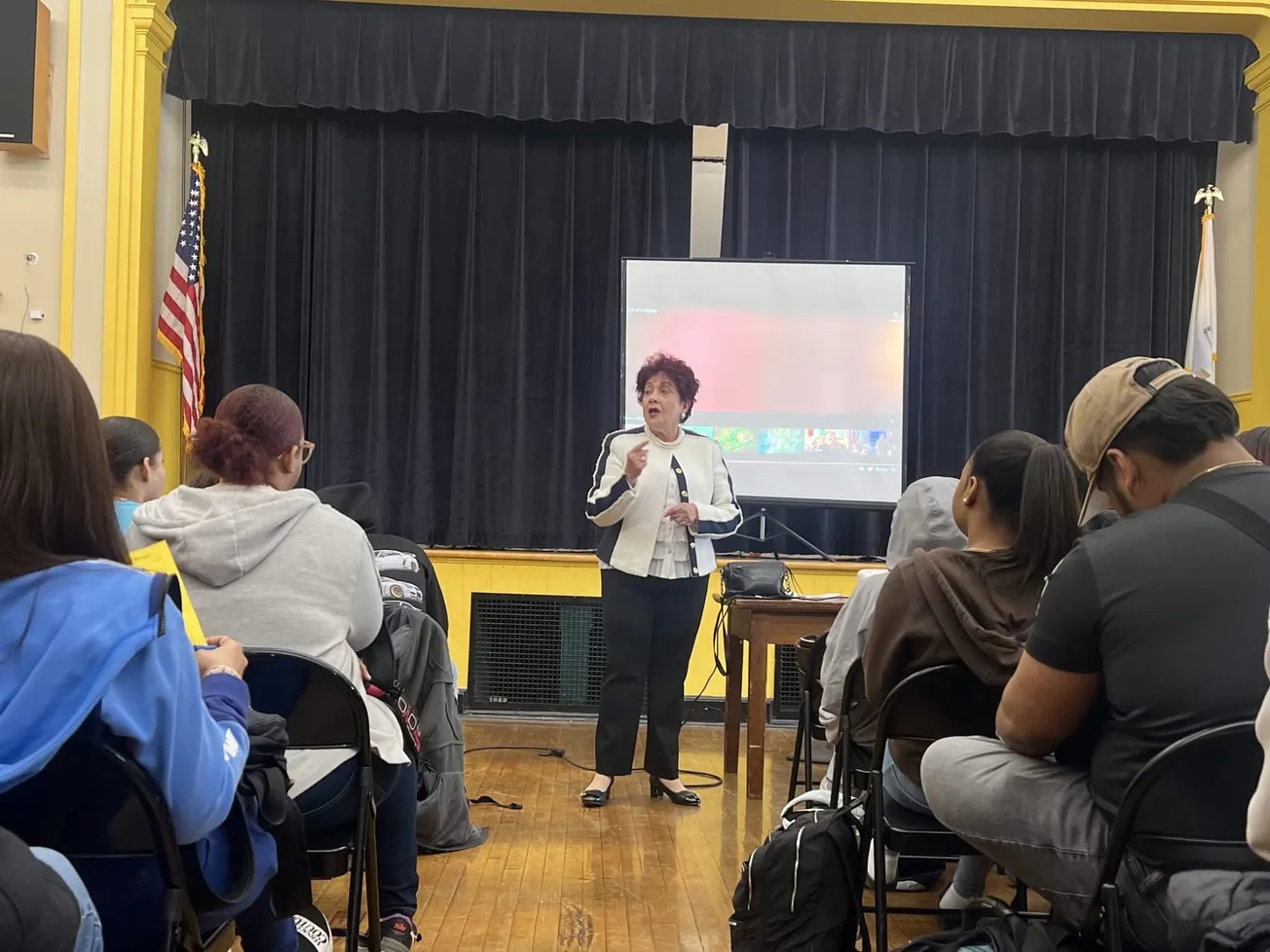 LULAC conmemora años de servicios y apoyo con becas para jóvenes latinos