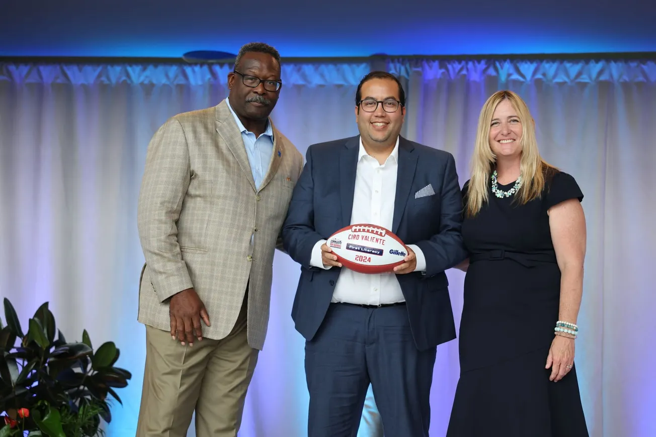 La Familia Kraft y los Patriots premian a líderes por su labor comunitaria, incluyendo a un venezolano