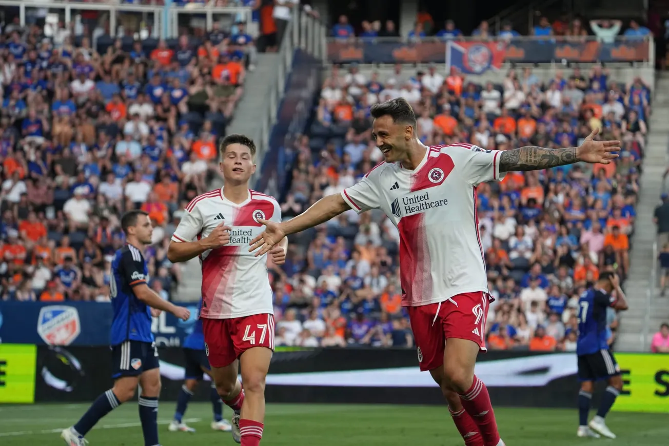 ¡El Revolution está imparable! Cuarta victoria consecutiva tras derrotar 2-1 a FC Cincinnati