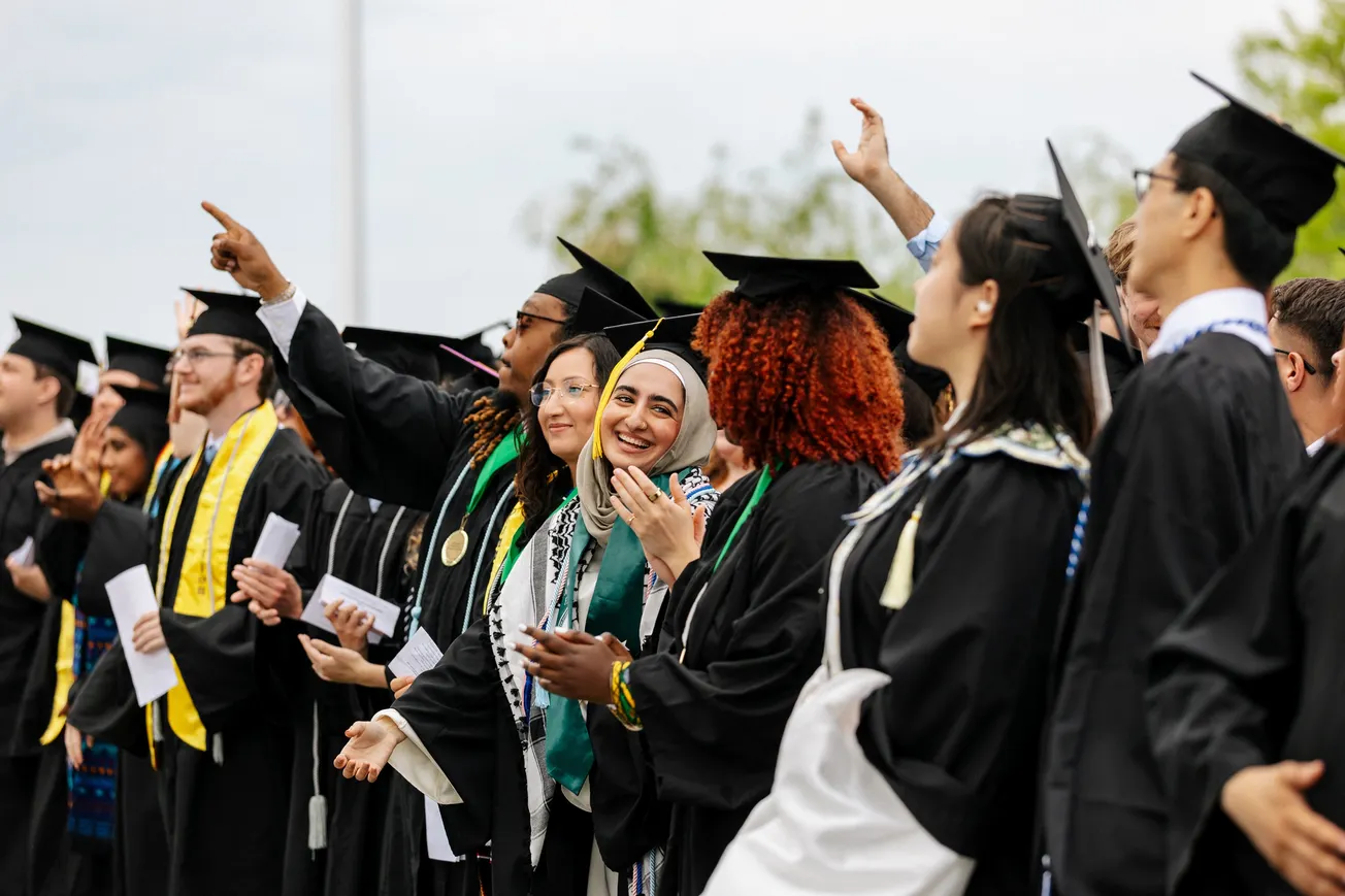 Estudiante de 17 años recibe la primera Beca de la Ruth Batson Academy