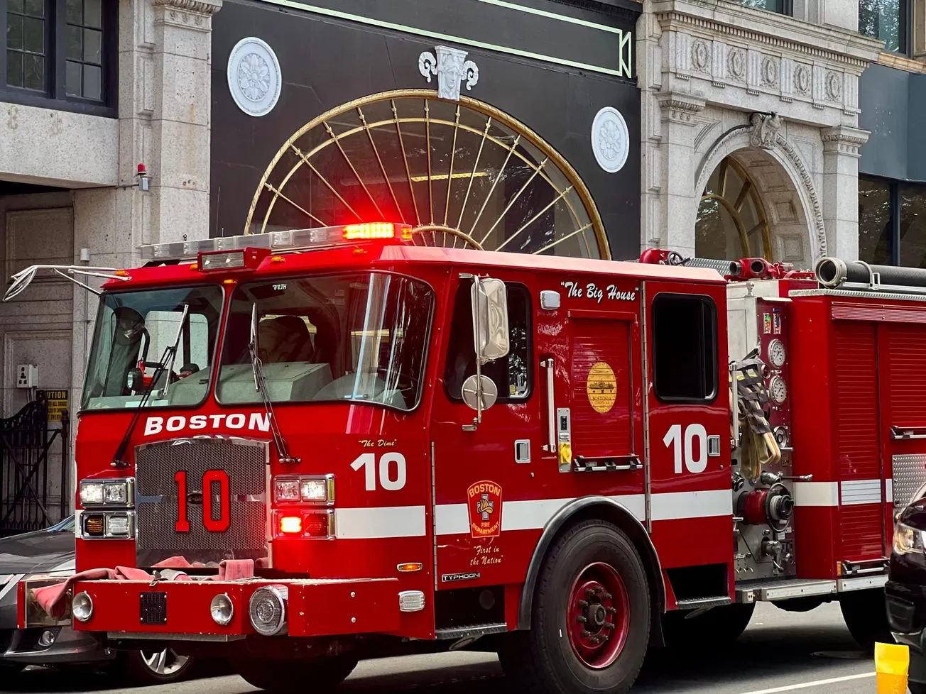 Dos personas perdieron la vida en un incendio la madrugada de Navidad