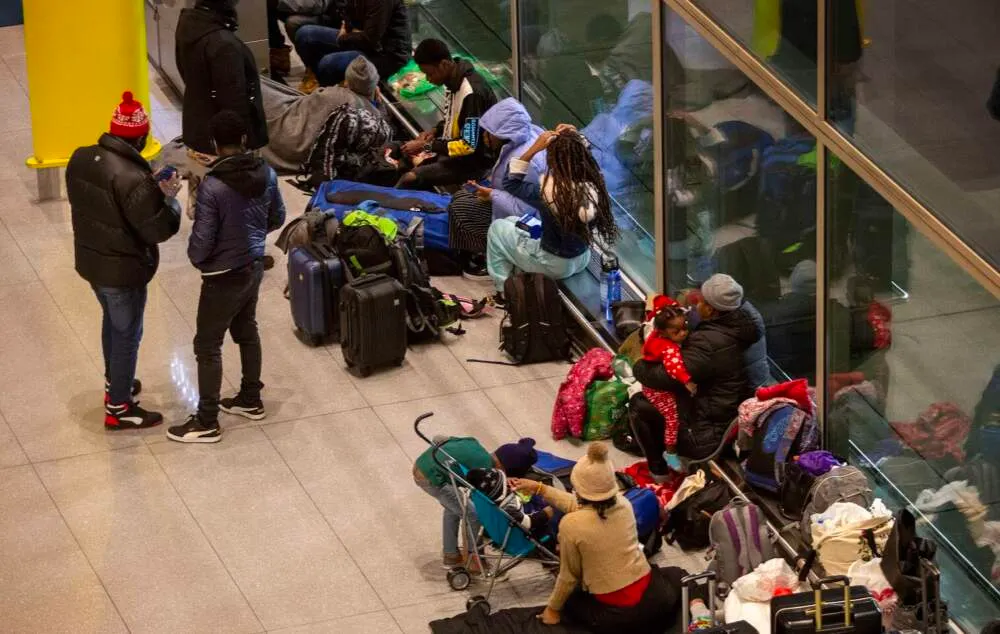 A partir de este martes en la noche se prohibe en Massachusetts pasar la noche en el Logan Airport