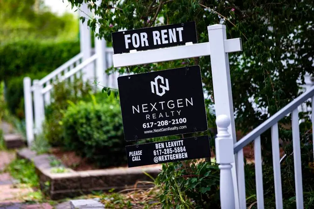 ¿Podría Massachusetts hacer que los propietarios paguen la mayoría de los «broker’s fees»?