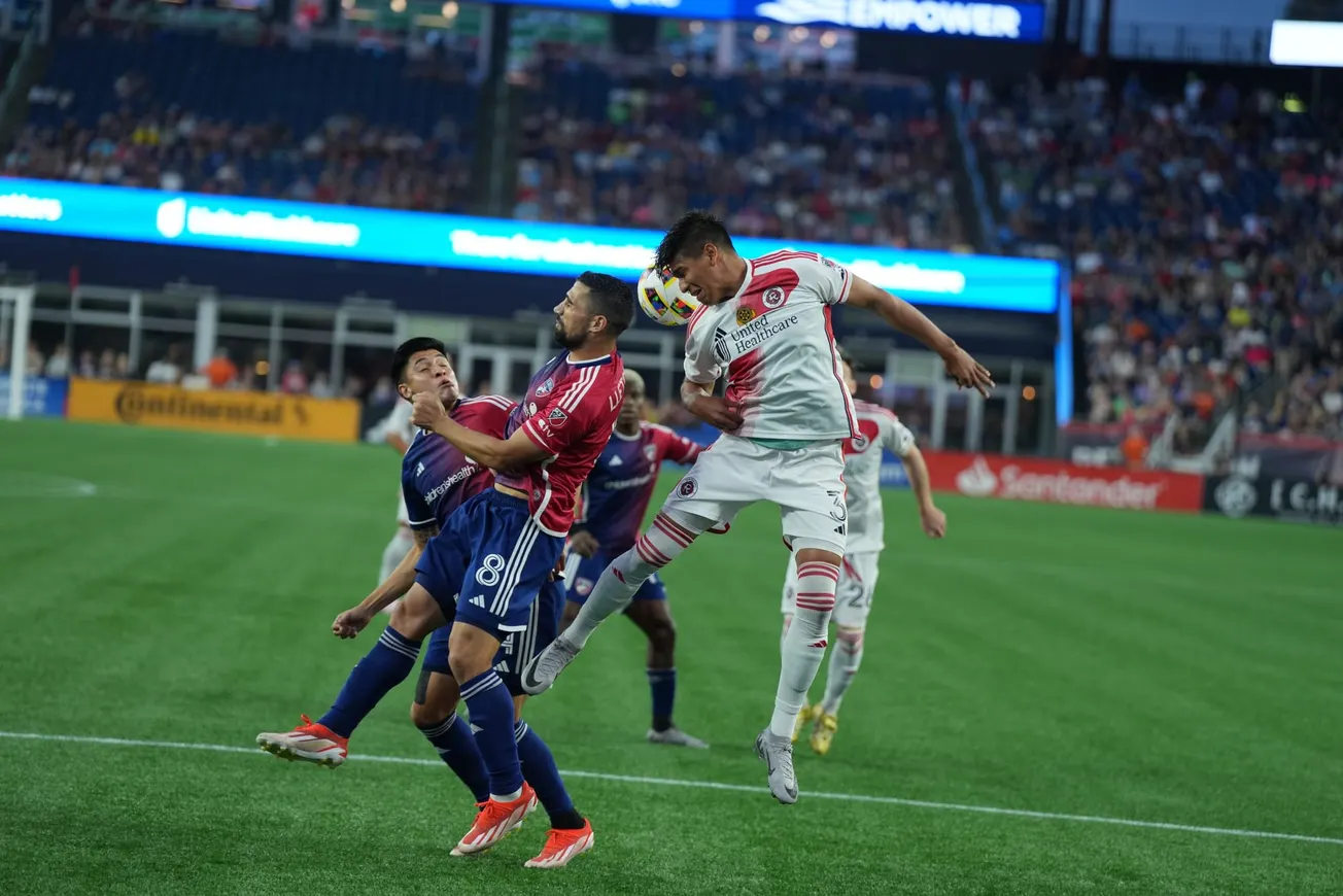 ¡Empate con sabor a derrota! El Revolution deja escapar tres puntos de oro tras empatar 1-1 ante FC Dallas 
