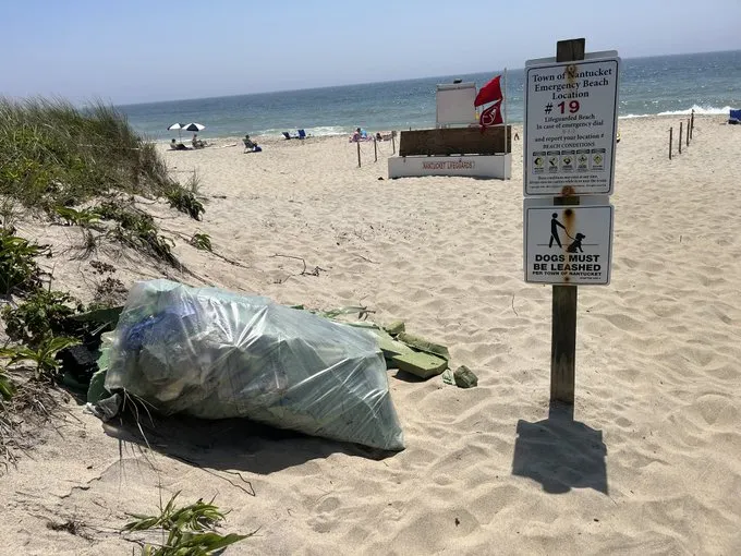 Abren playas de Nantucket tras la limpieza de los escombros que dejó una turbina eólica
