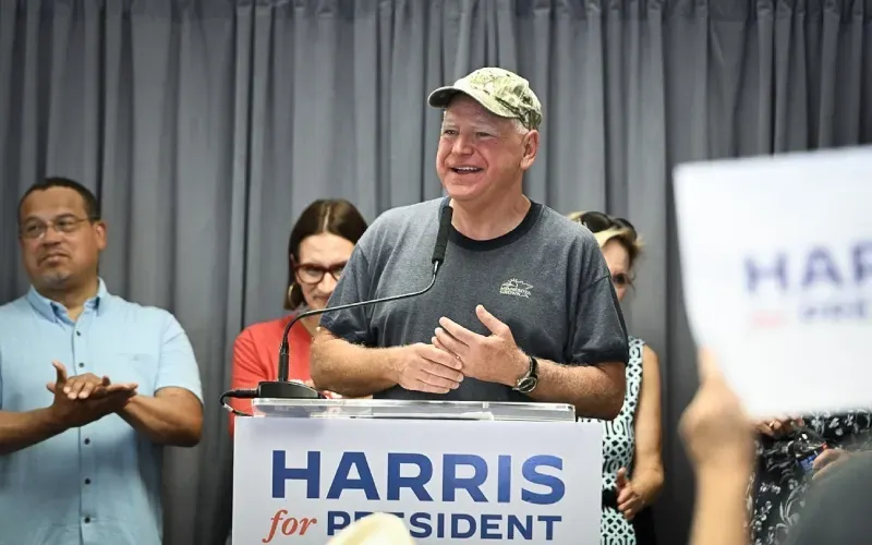 Kamala Harris elige al gobernador de Minnesota Tim Walz como su compañero de fórmula