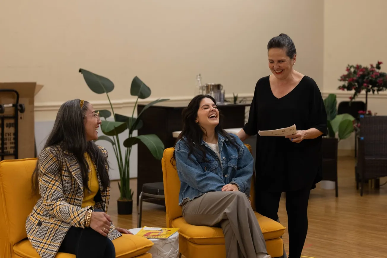 Comedia sobre una relación madre e hija llega a la ciudad con SpeakEasy Stage