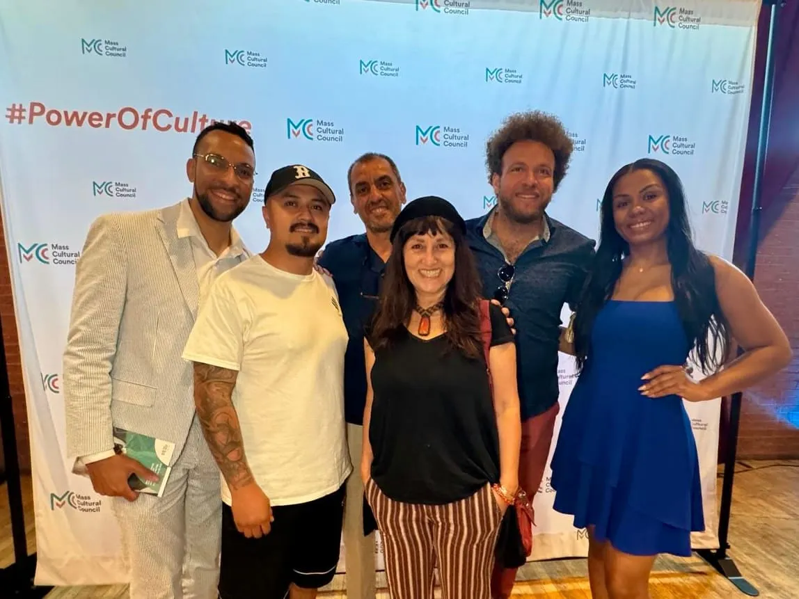 Nueva oportunidad de apoyo financiero para individuos creativos a través del Mass Cultural Council