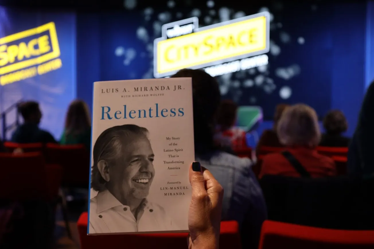 Luis Miranda Jr. reflexiona sobre la experiencia latina en EE. UU. a través su libro «Relentless»