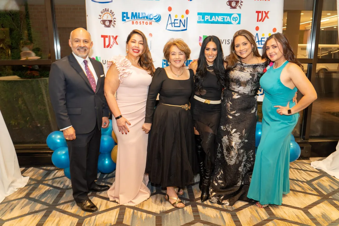 De izquierda a derecha: Luis Yépez, presidente de la Junta Directiva de AENI; Cilia Moran, gerente de proyecto; Beatriz Stein