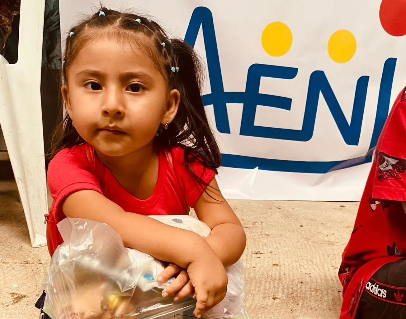 Esta pequeña, es una de las niñas que recibió regalos de Navidad, en un acto realizado por AENI en la provincia de Manabí, Ec
