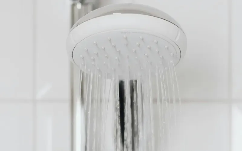 ¿El baño diario es necesario? Según algunos expertos, no. Incluso podría tener un efecto negativo