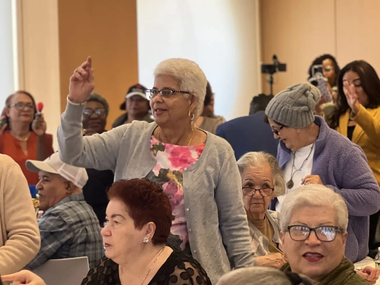 Por primera vez, las personas mayores latinas de Massachusetts se reunieron