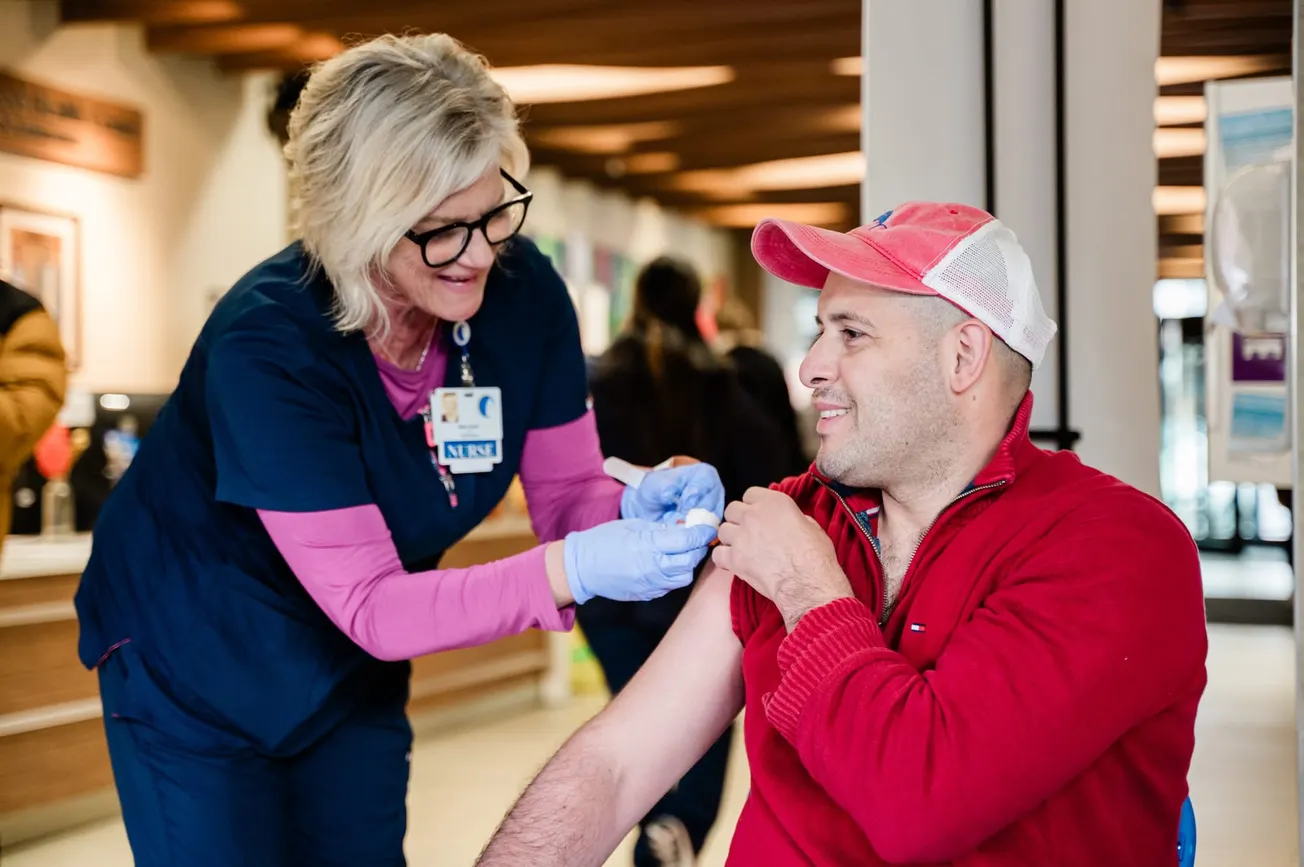 NeighborHealth ofrece servicios de vacunación ante la temporada de resfriados y gripe