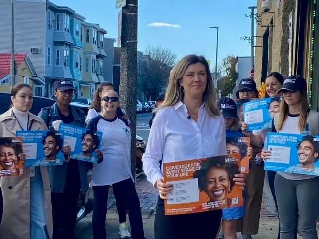 A partir del 1 de noviembre los residentes pueden obtener Cobertura de Salud Asequible para 2025