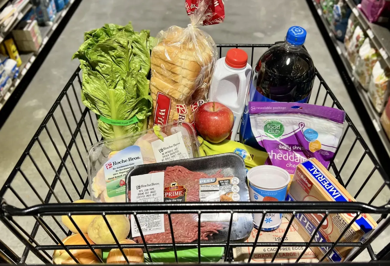 Supermercado en Massachusetts enfrenta falta de alimentos antes de Acción de Gracias