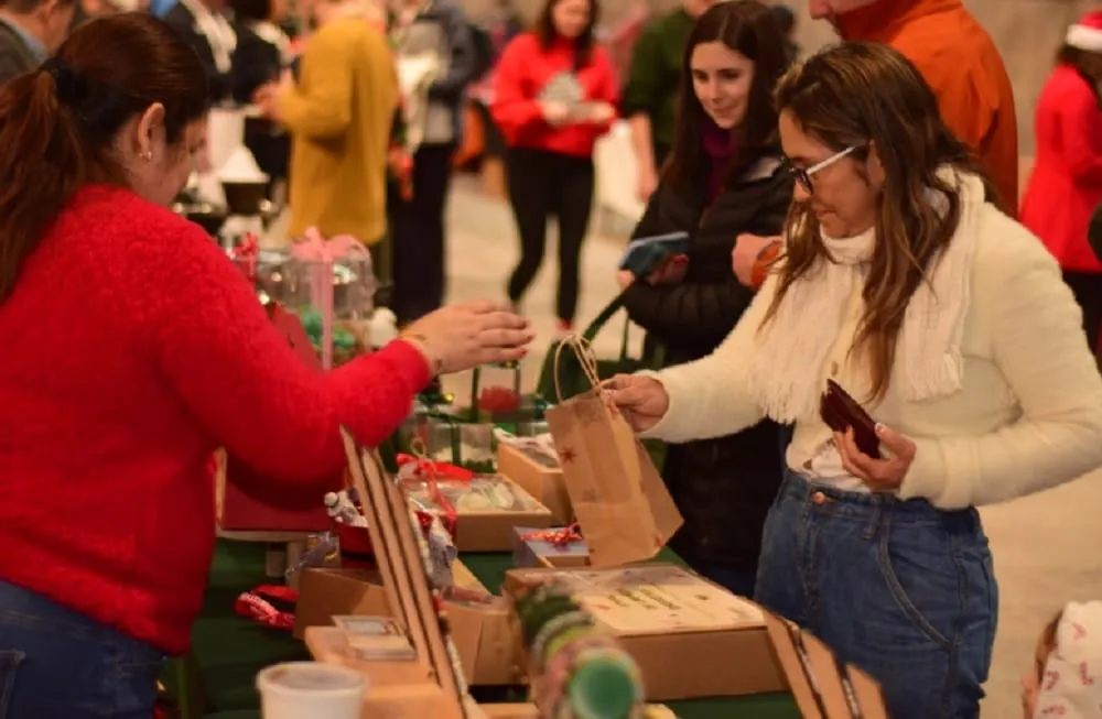 El próximo domingo será el tercer Bazar navideño de East Boston en el ICA