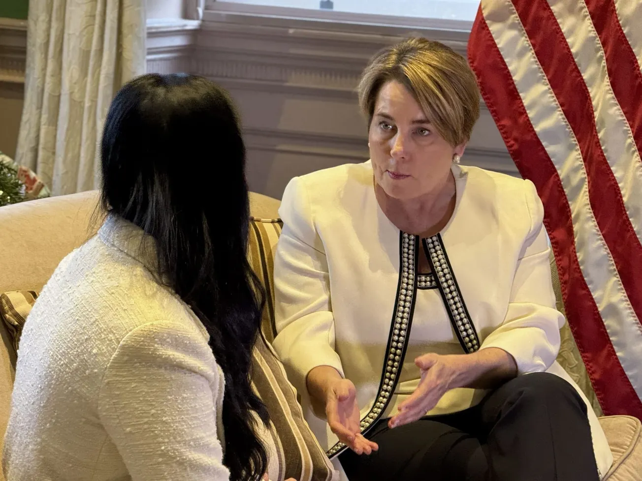 Gobernadora Healey: Massachusetts no es un estado santuario, pero aboga por los inmigrantes