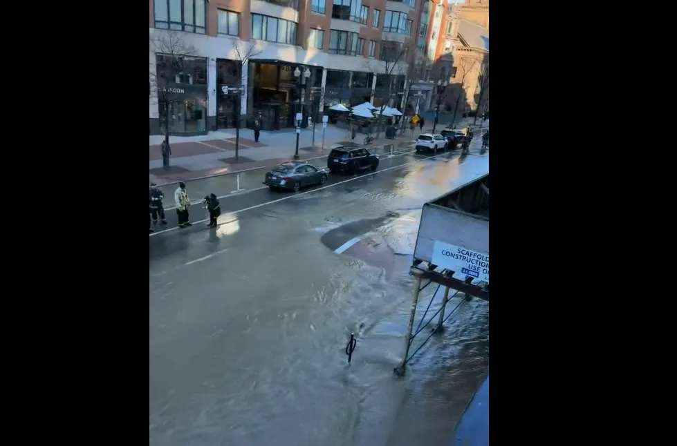 Boylston Street se inunda tras la rotura de una tubería principal 