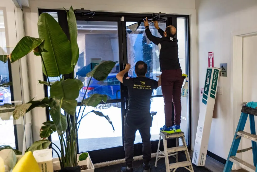 Algunos en Chelsea se preparan para las deportaciones, mientras los funcionarios intentan calmar los temores