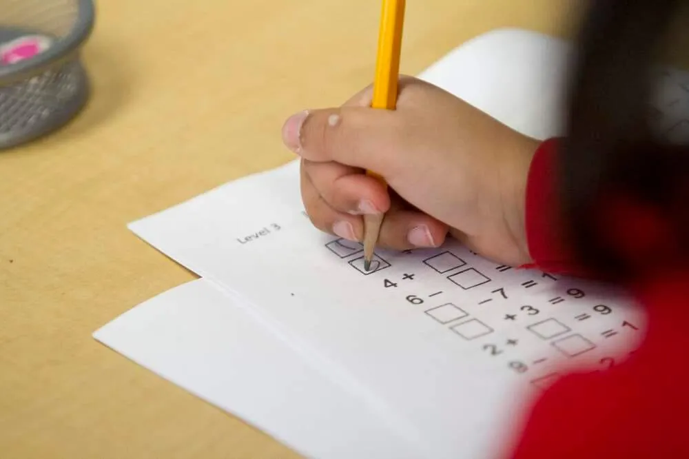 Encuesta a padres sobre el progreso de los niños en matemáticas revela disparidad en el acceso en todo Massachusetts