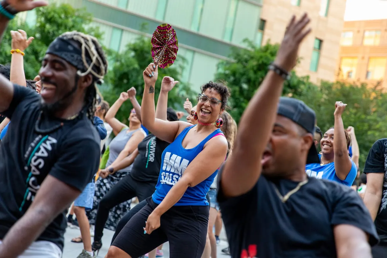 Baile al ritmo del DJ puertorriqueño Cano Cangrejo en CROMA Space