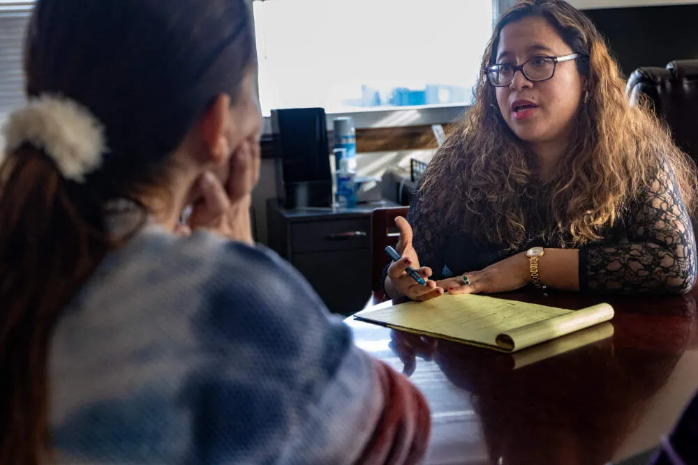 Los abogados de inmigración navegan un panorama con  cambios constantes y con menos opciones para sus clientes