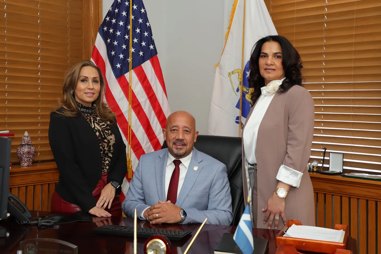 Alcaldía de Lawrence nombra  a Johanny Guillermo como la nueva asistente ejecutiva