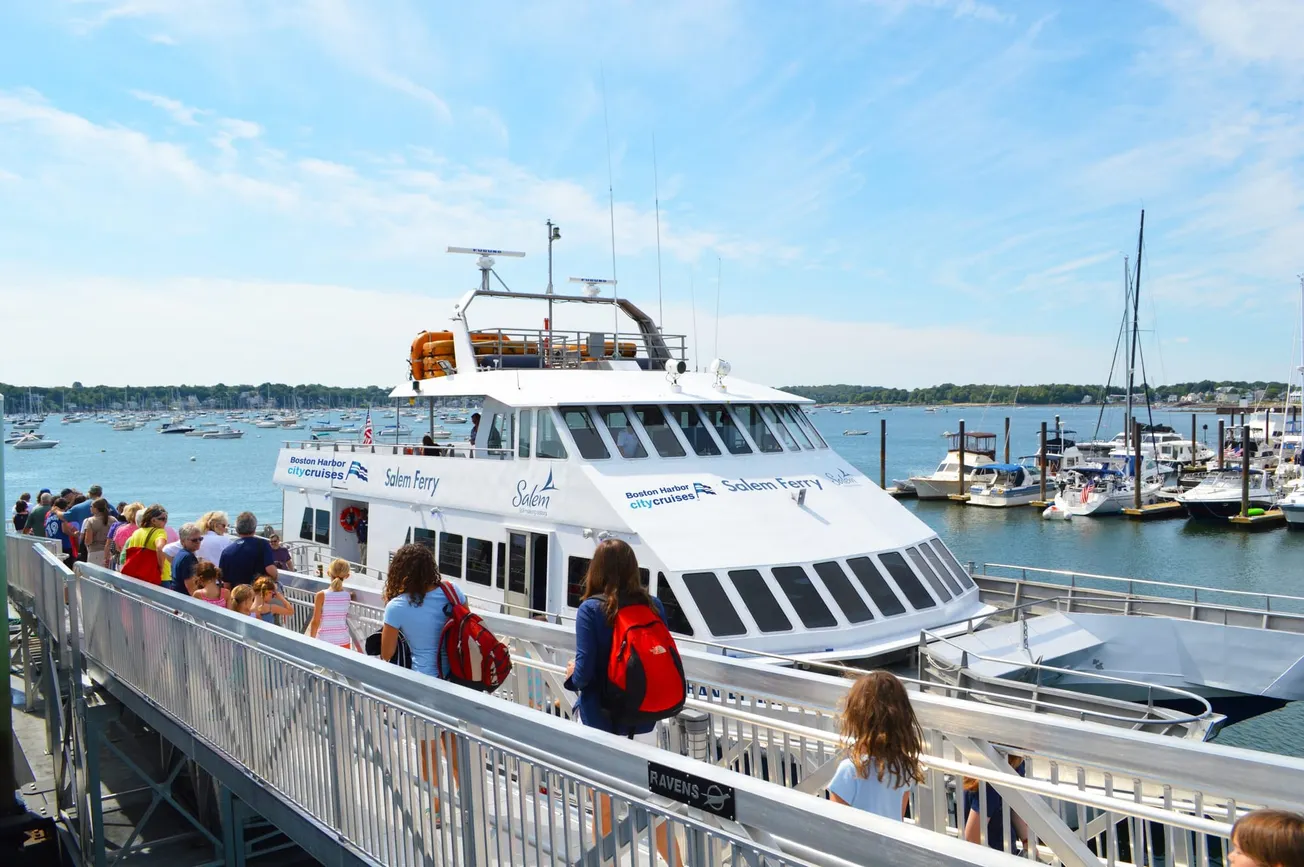 Boston Harbor City Cruises celebra San Valentín con una experiencia en crucero