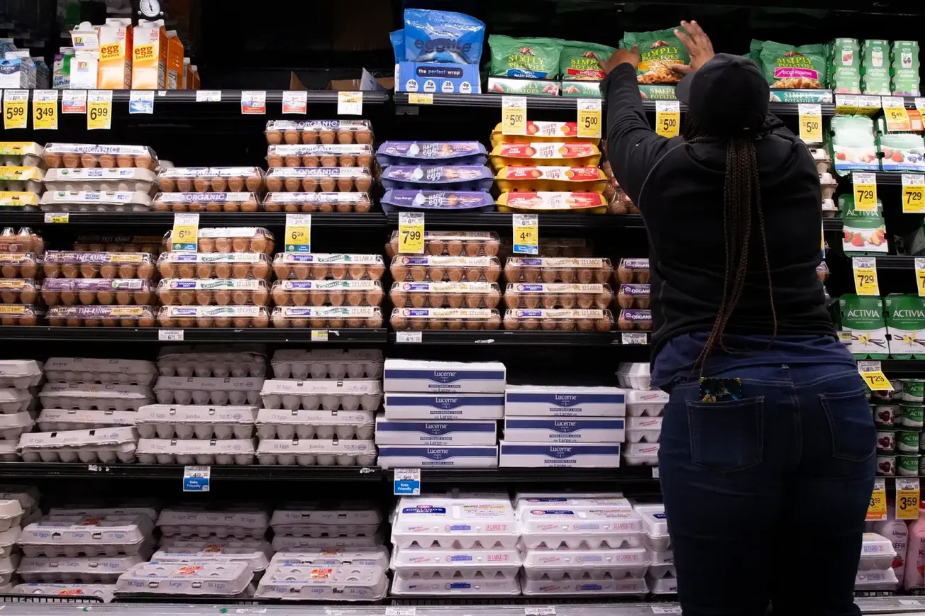 Costco, Kroger y más: supermercados racionan la venta de huevos en medio de la escasez y altos costos