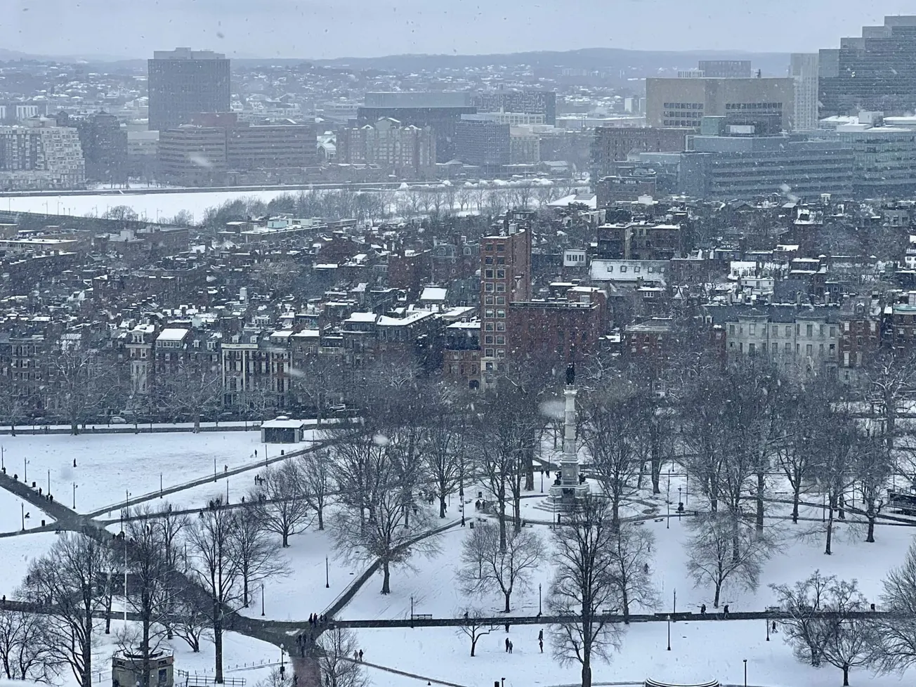 Llegó la primera de muchas tormentas de nieve en Boston: Así puedes para proteger tu hogar en el invierno