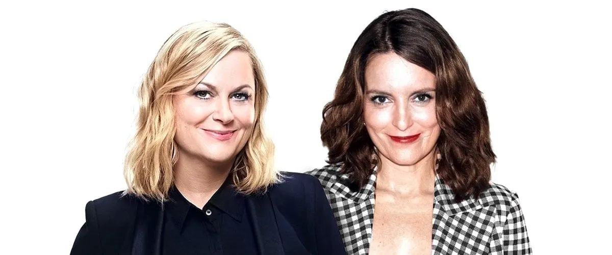 Ex-comediantes de SNL, Tina Fey y Amy Poehler, llegan al Wang Theater en Boston