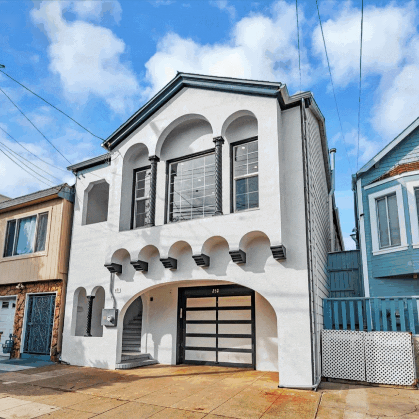 525 Minerva St. home.