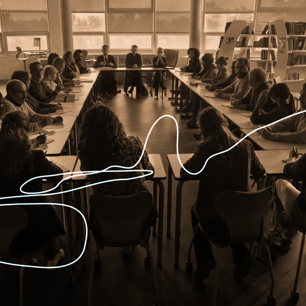 Raconter les faits — comment ne rien montrer.