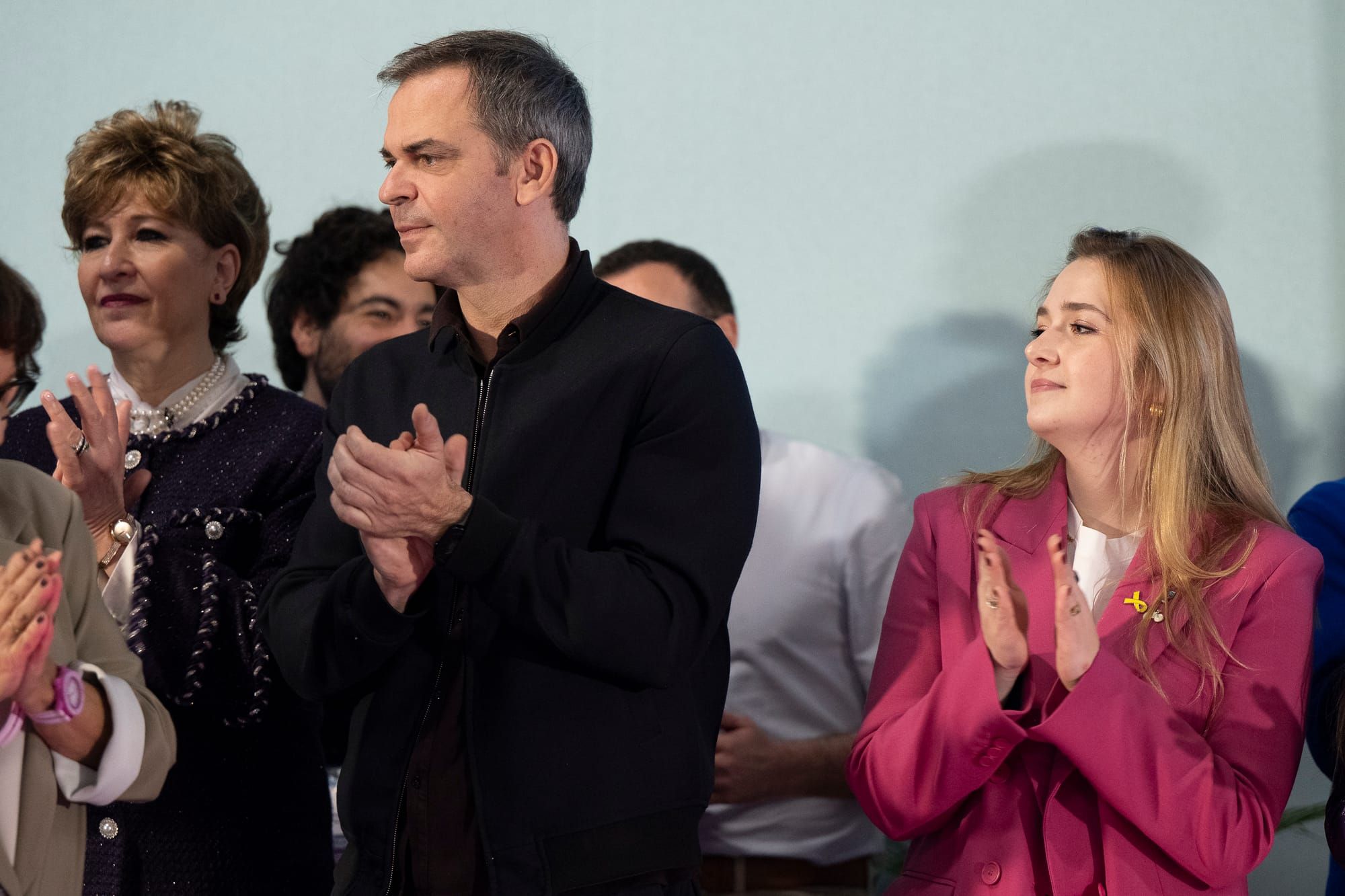 Alexandra Mont, founder of ENDOless, applauding beside former French Minister of Health Olivier Véran at MedInTech 2026