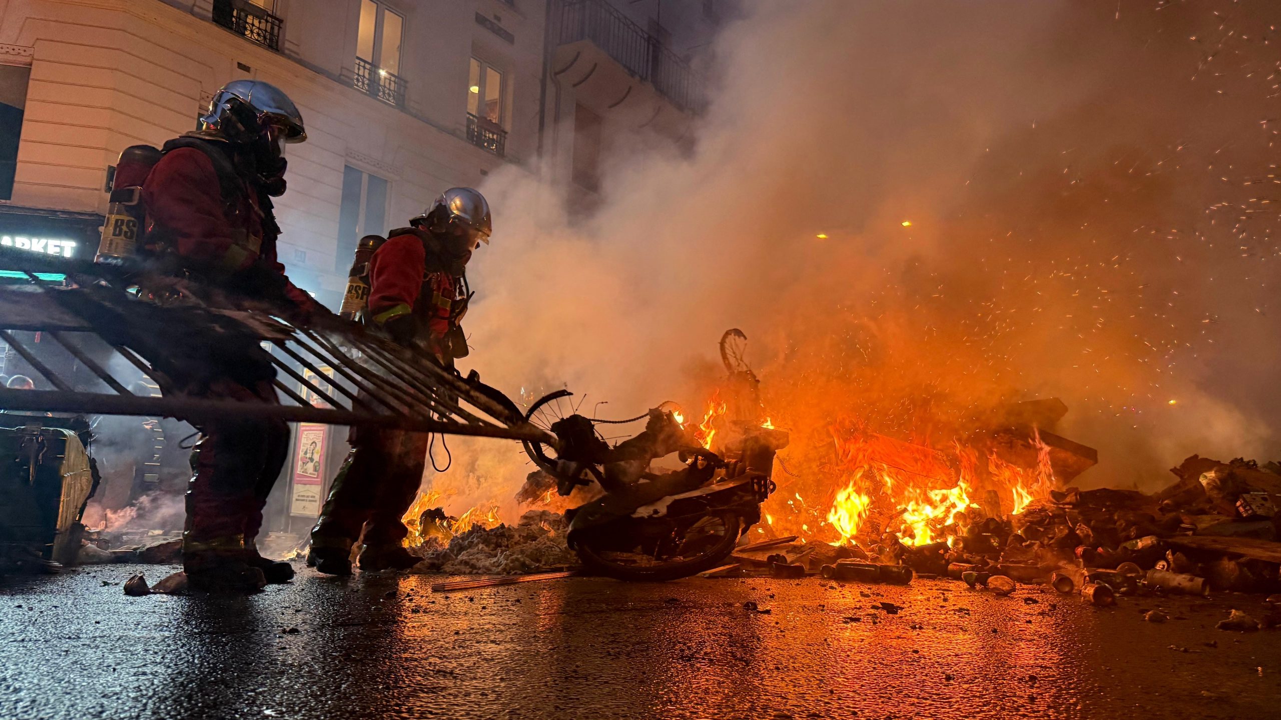 Block Everything Protests Disrupt France as Lecornu Starts
