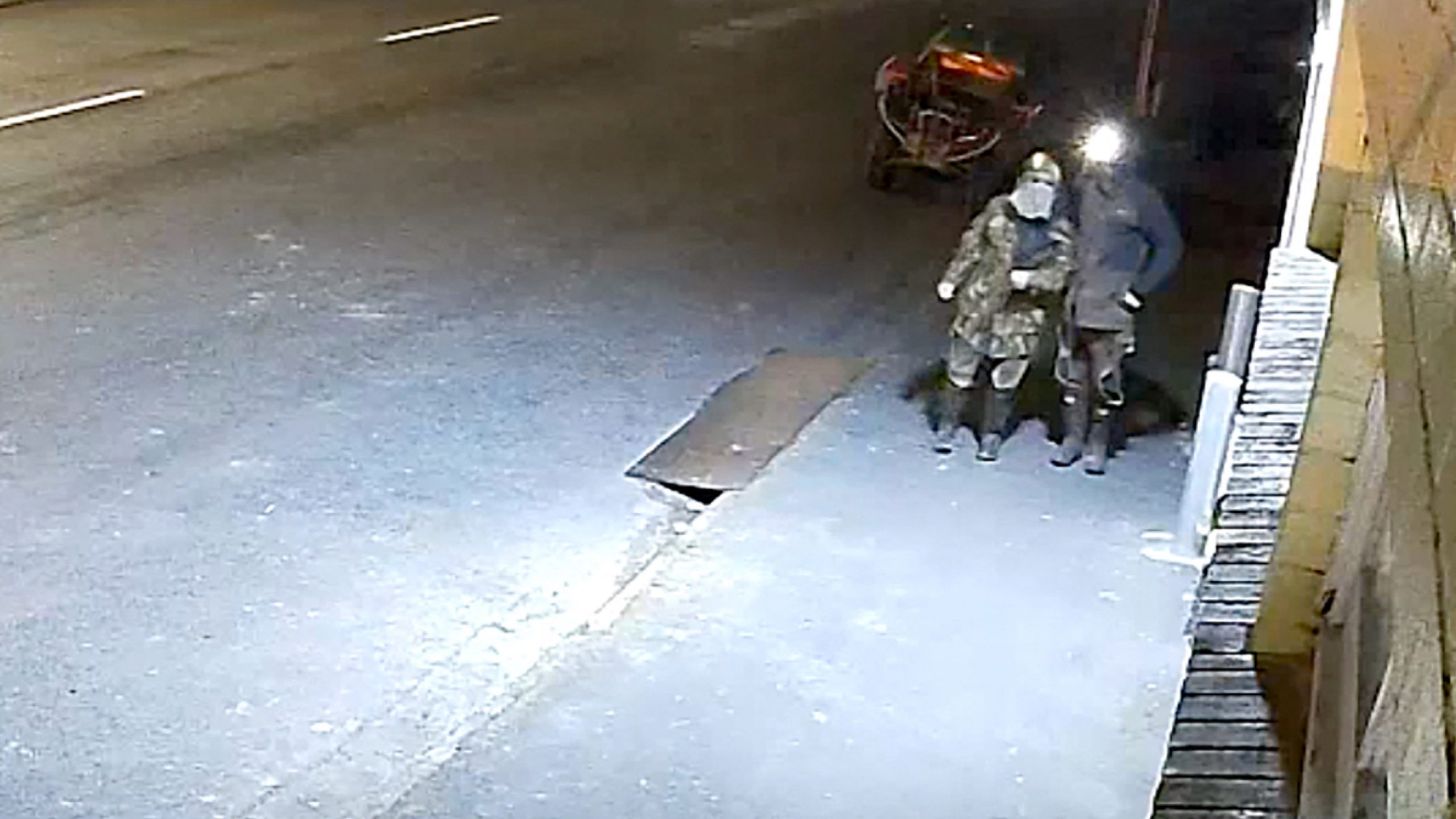 New Zealand Fugitive Father: New CCTV Shows Store Break-In