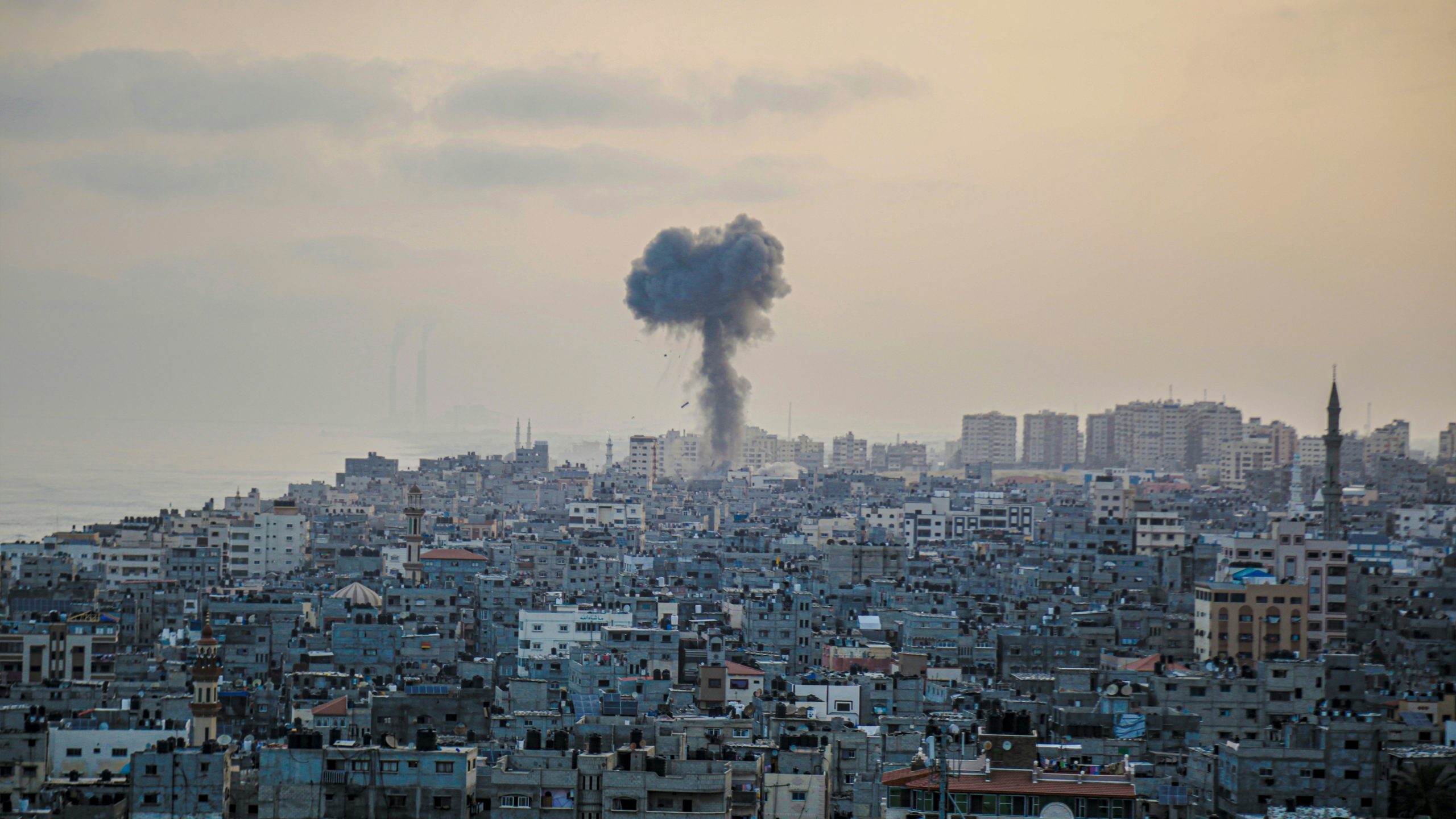 Gaza Ceasefire Under Strain as Strikes Kill Over 100