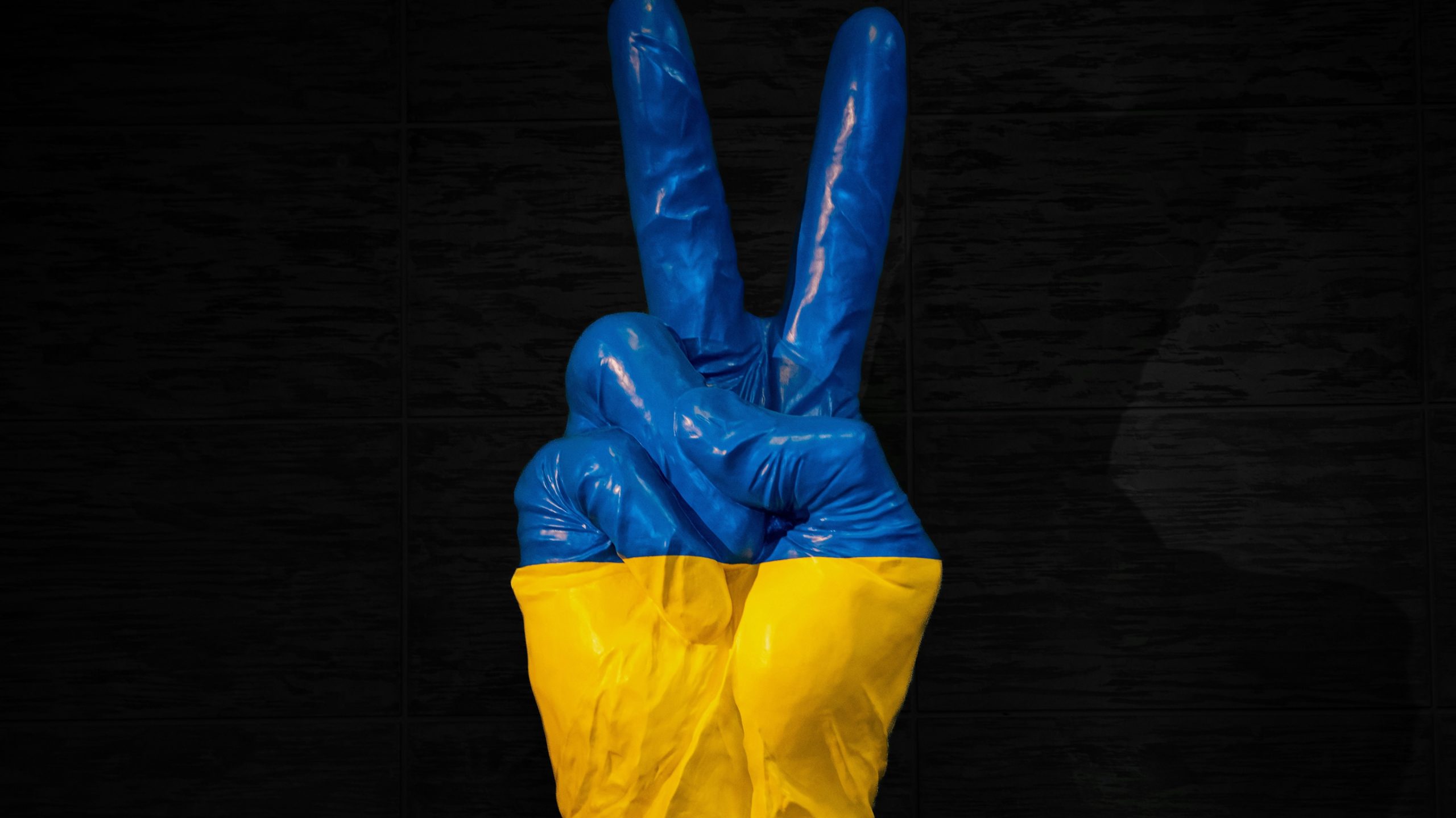 Oil and Gold Prices Fall on Ukraine Peace Hopes